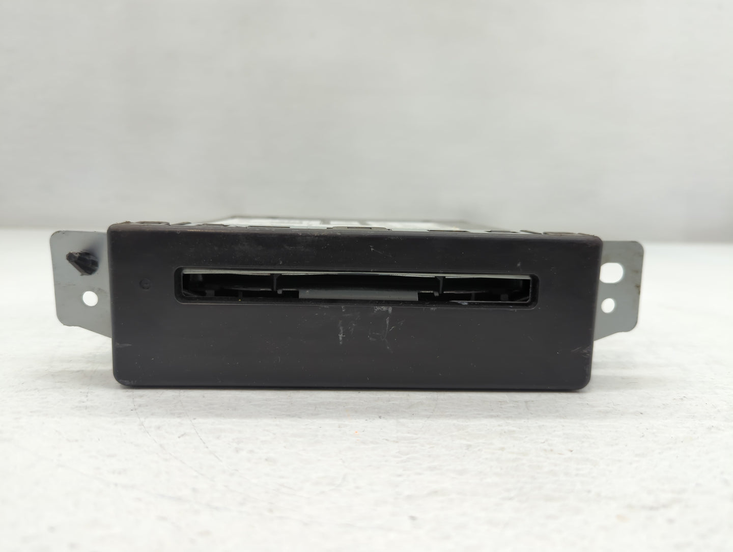 2015-2019 Chevrolet Silverado 1500 Radio Cd Changer 13590747 - Oemusedautoparts1.com