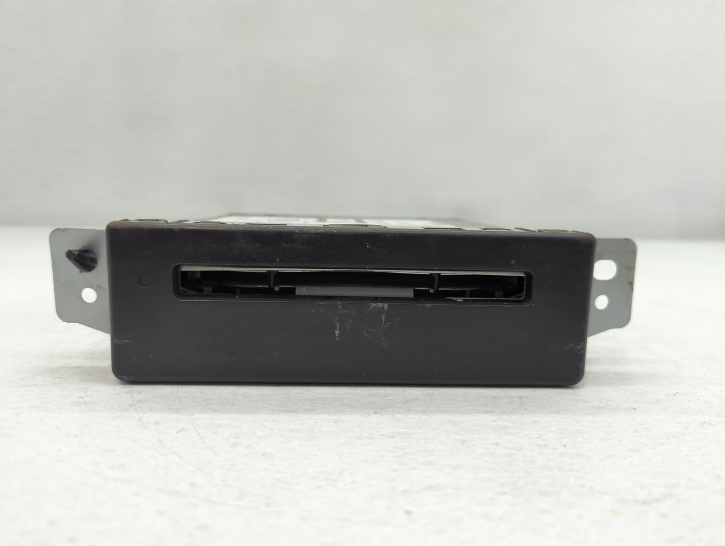 2015-2019 Chevrolet Silverado 1500 Radio Cd Changer 13590747 - Oemusedautoparts1.com