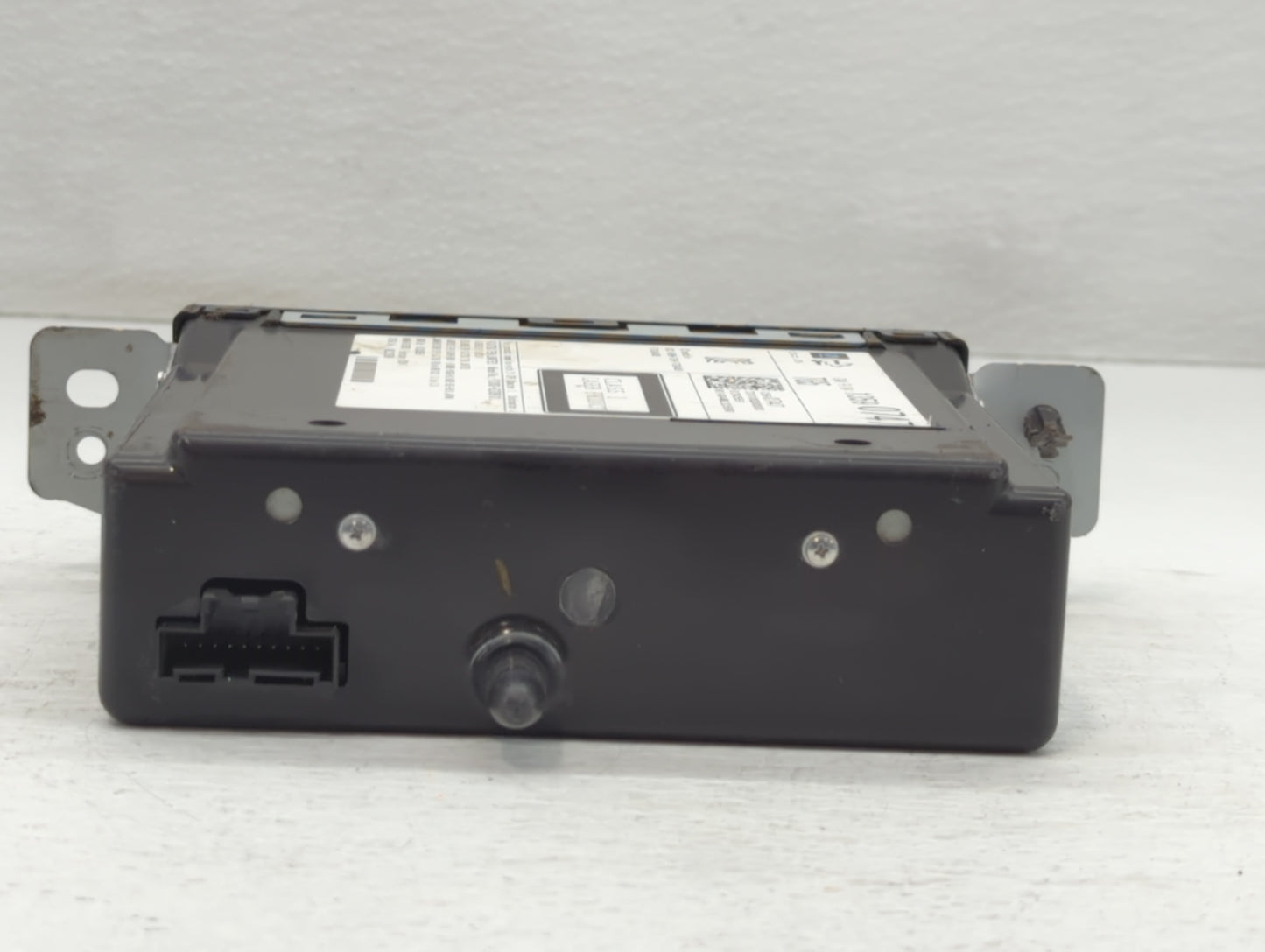 2015-2019 Chevrolet Silverado 1500 Radio Cd Changer 13590747 - Oemusedautoparts1.com