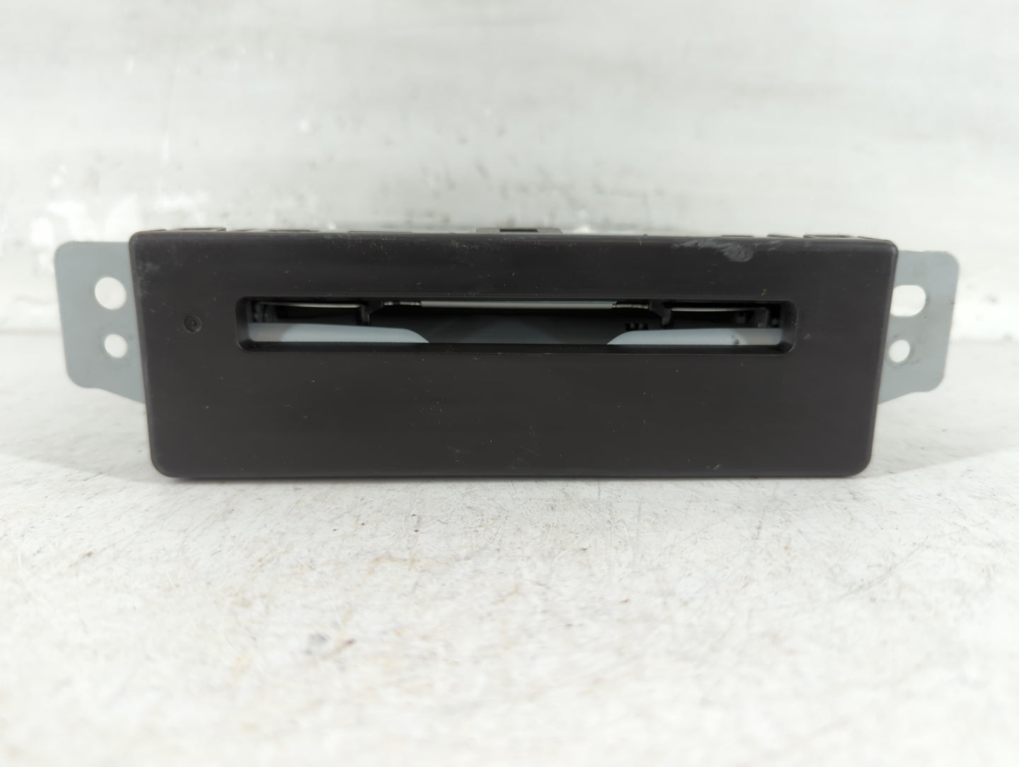 2015 Chevrolet Silverado 1500 Radio AM FM Cd Player Receiver Replacement P/N:13594481 Fits Fits 2016 OEM Used Auto Parts - O