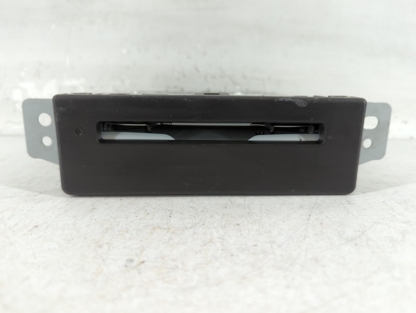 2015 Chevrolet Silverado 1500 Radio AM FM Cd Player Receiver Replacement P/N:13594481 Fits Fits 2016 OEM Used Auto Parts - O