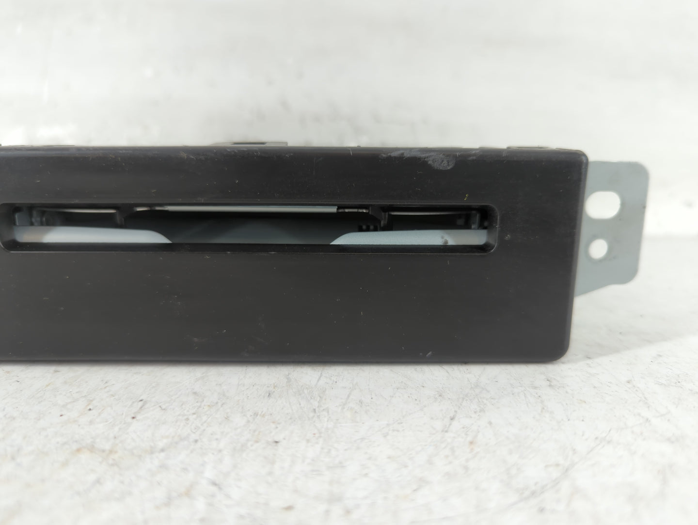 2015 Chevrolet Silverado 1500 Radio AM FM Cd Player Receiver Replacement P/N:13594481 Fits Fits 2016 OEM Used Auto Parts - O