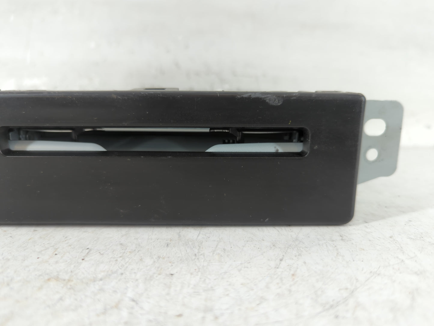 2015 Chevrolet Silverado 1500 Radio AM FM Cd Player Receiver Replacement P/N:13594481 Fits Fits 2016 OEM Used Auto Parts - O