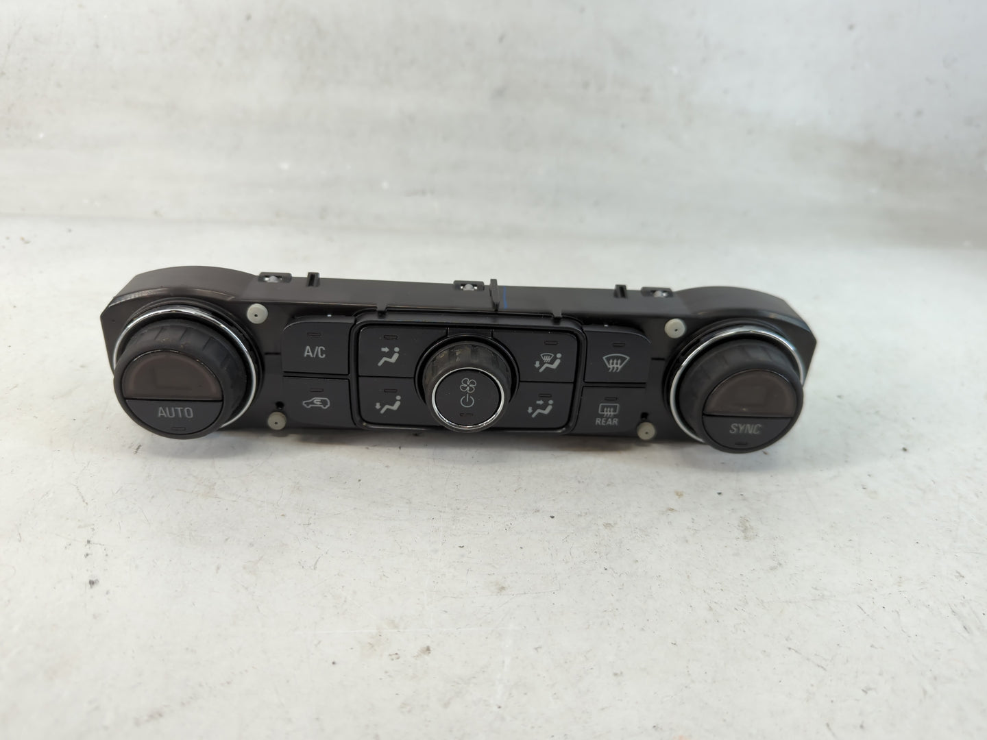 2015 Chevrolet Silverado 1500 Climate Control Module Temperature AC/Heater Replacement P/N:23486614 Fits OEM Used Auto Parts