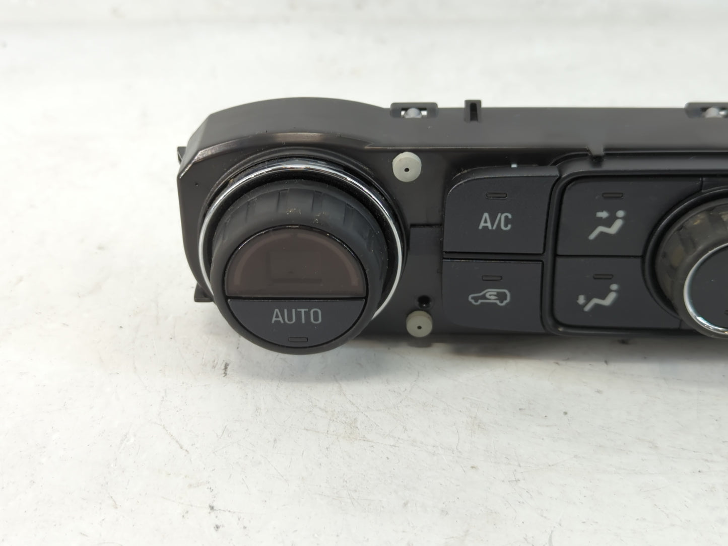 2015 Chevrolet Silverado 1500 Climate Control Module Temperature AC/Heater Replacement P/N:23486614 Fits OEM Used Auto Parts
