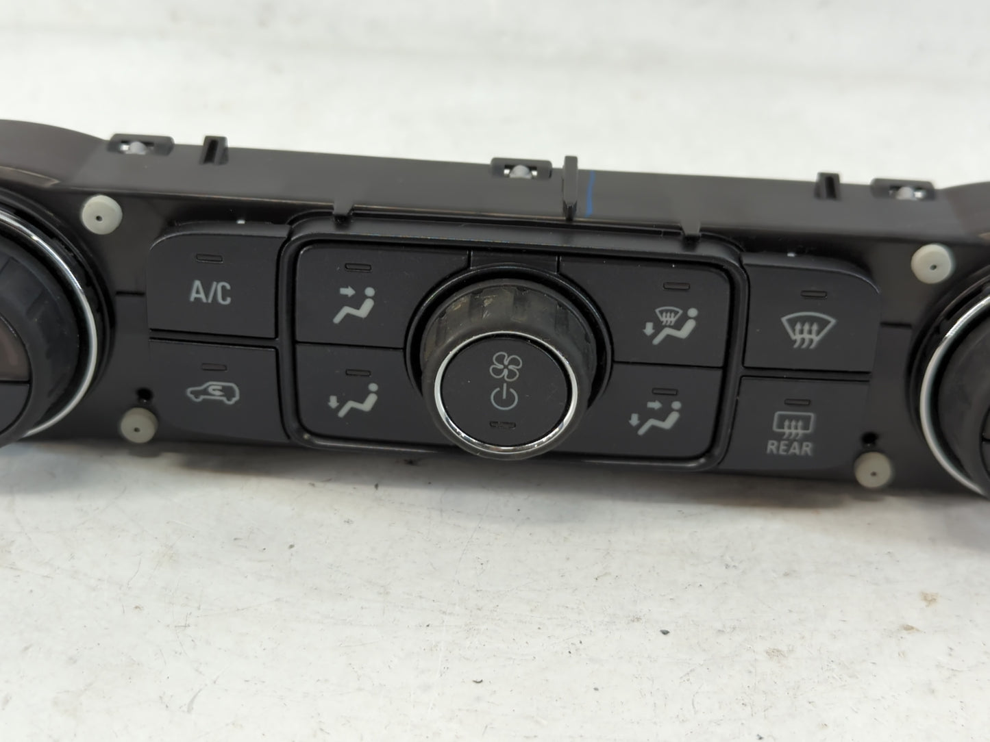 2015 Chevrolet Silverado 1500 Climate Control Module Temperature AC/Heater Replacement P/N:23486614 Fits OEM Used Auto Parts