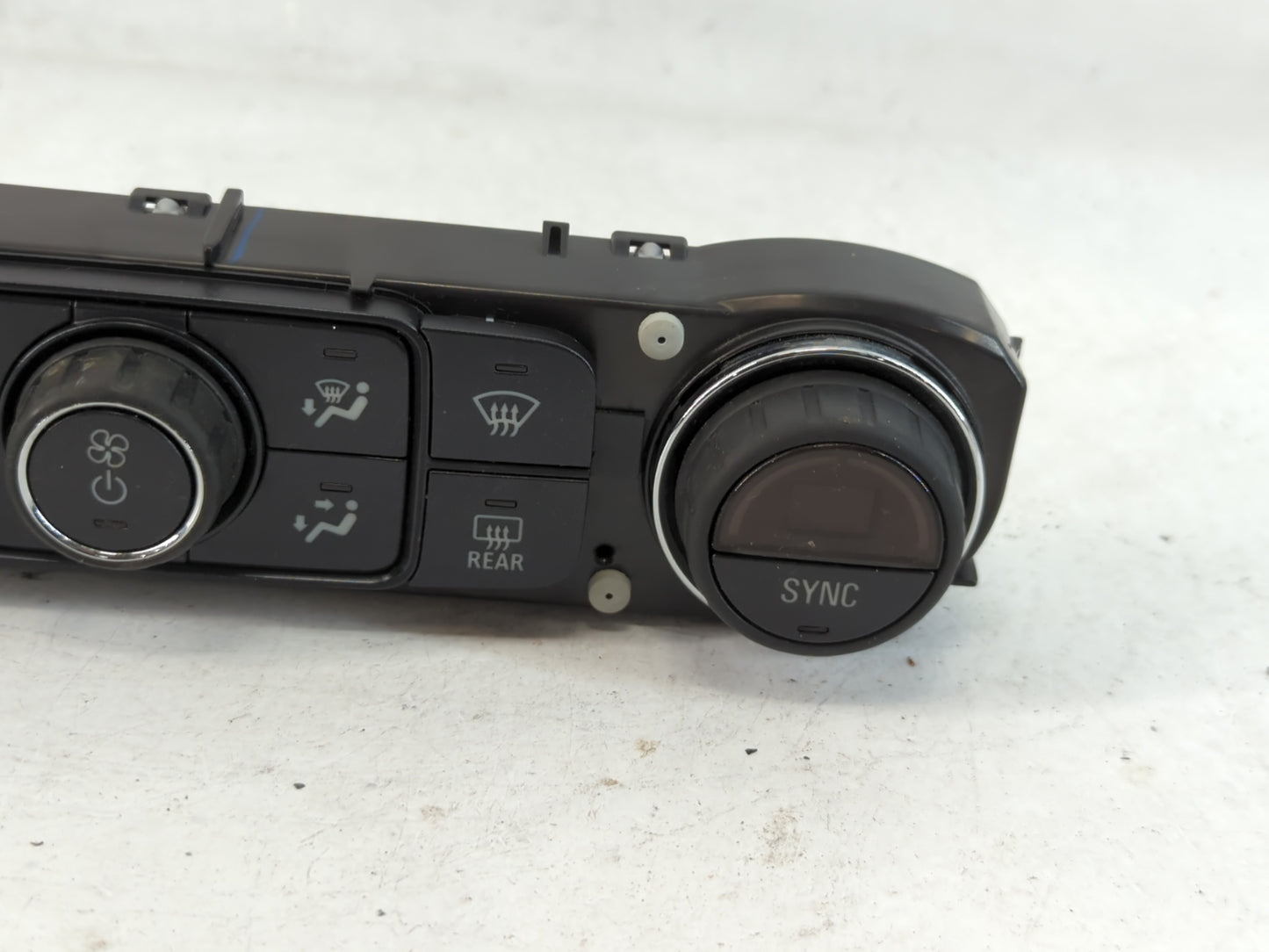2015 Chevrolet Silverado 1500 Climate Control Module Temperature AC/Heater Replacement P/N:23486614 Fits OEM Used Auto Parts