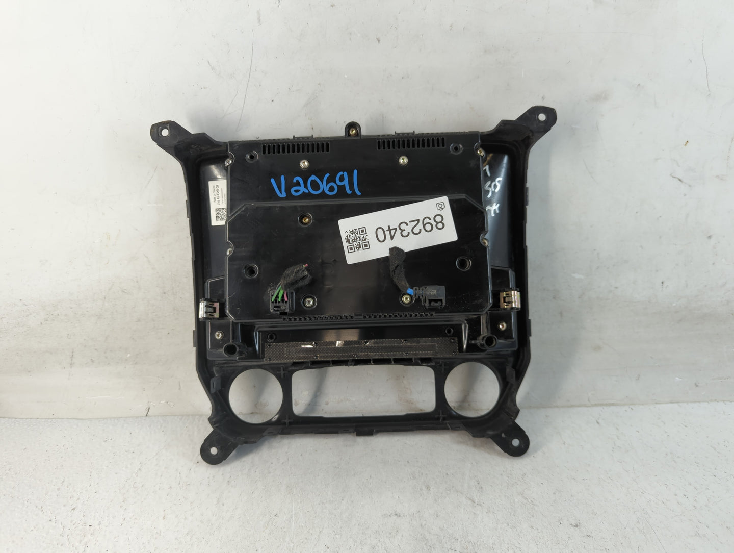 2015 Chevrolet Silverado 1500 Radio AM FM Cd Player Receiver Replacement P/N:23486603 Fits OEM Used Auto Parts - Oemusedauto