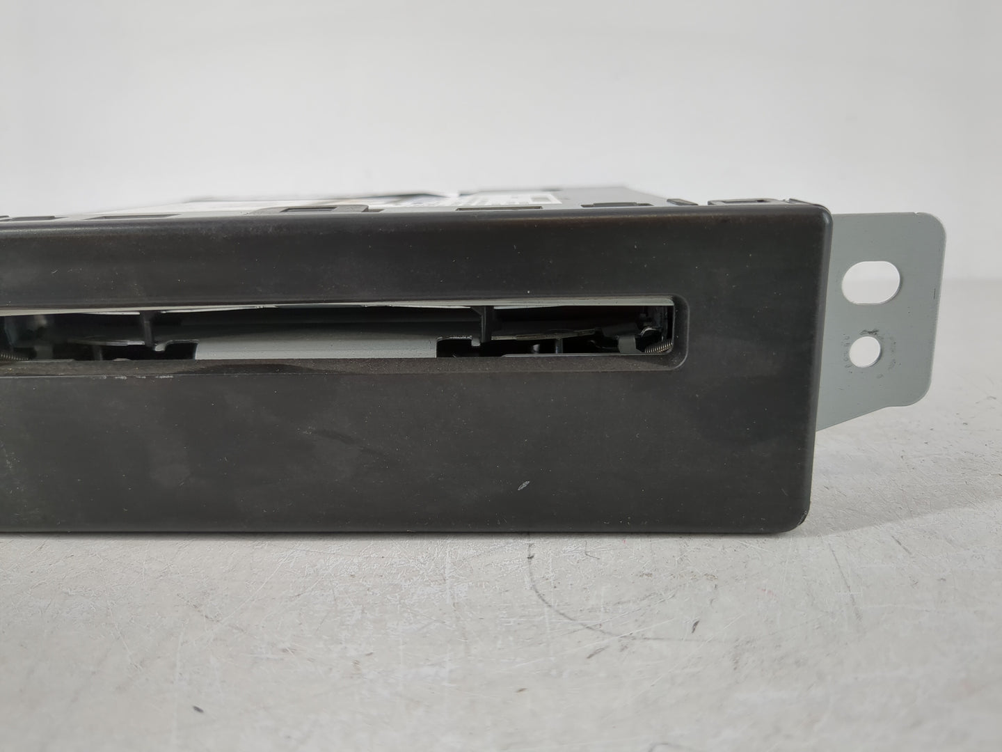 2015 Chevrolet Silverado 2500 Radio AM FM Cd Player Receiver Replacement P/N:13590747 Fits Fits 2013 2014 OEM Used Auto Part