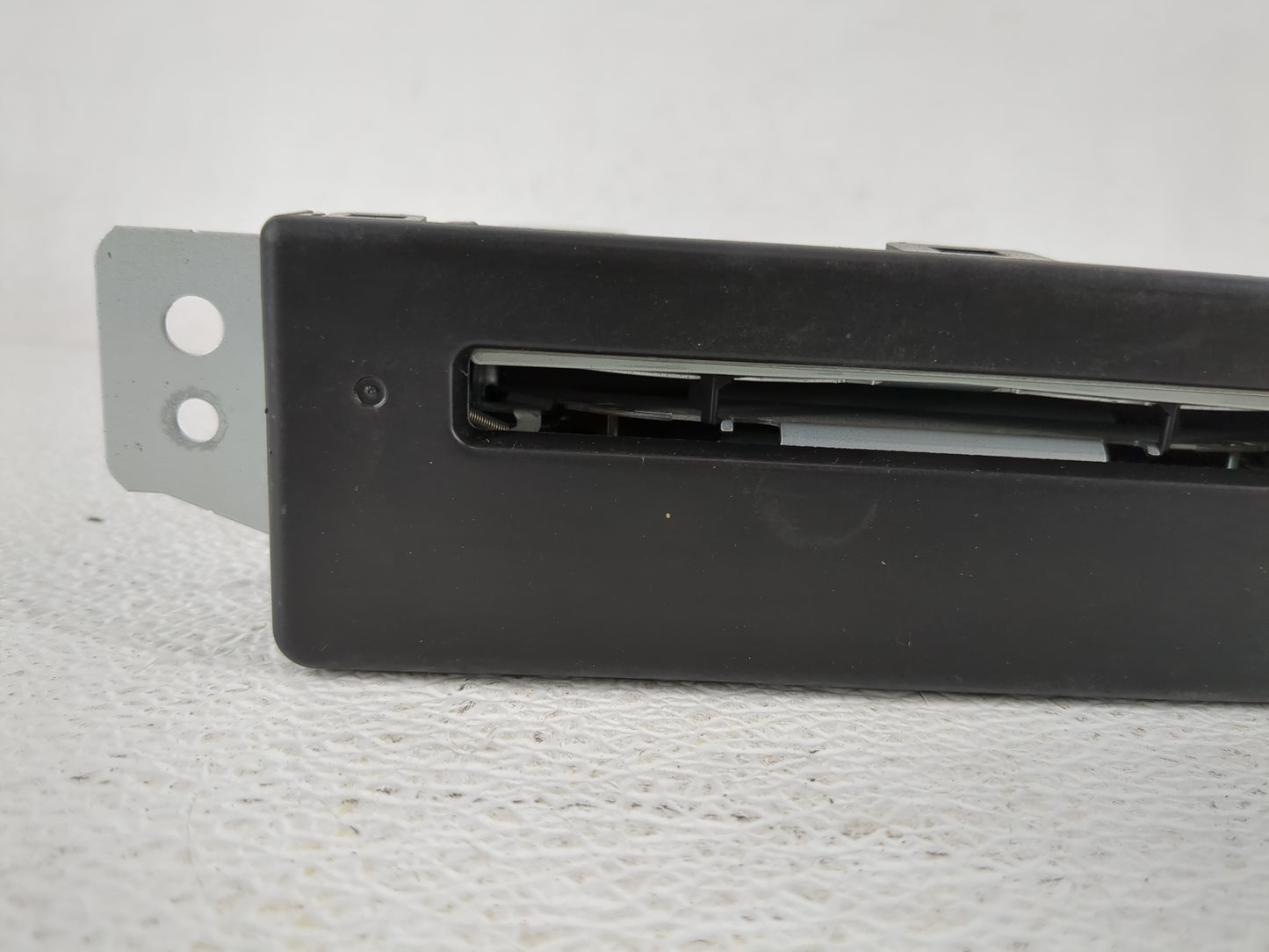 2015 Chevrolet Silverado 2500 Radio AM FM Cd Player Receiver Replacement P/N:13590747 Fits Fits 2013 2014 OEM Used Auto Part