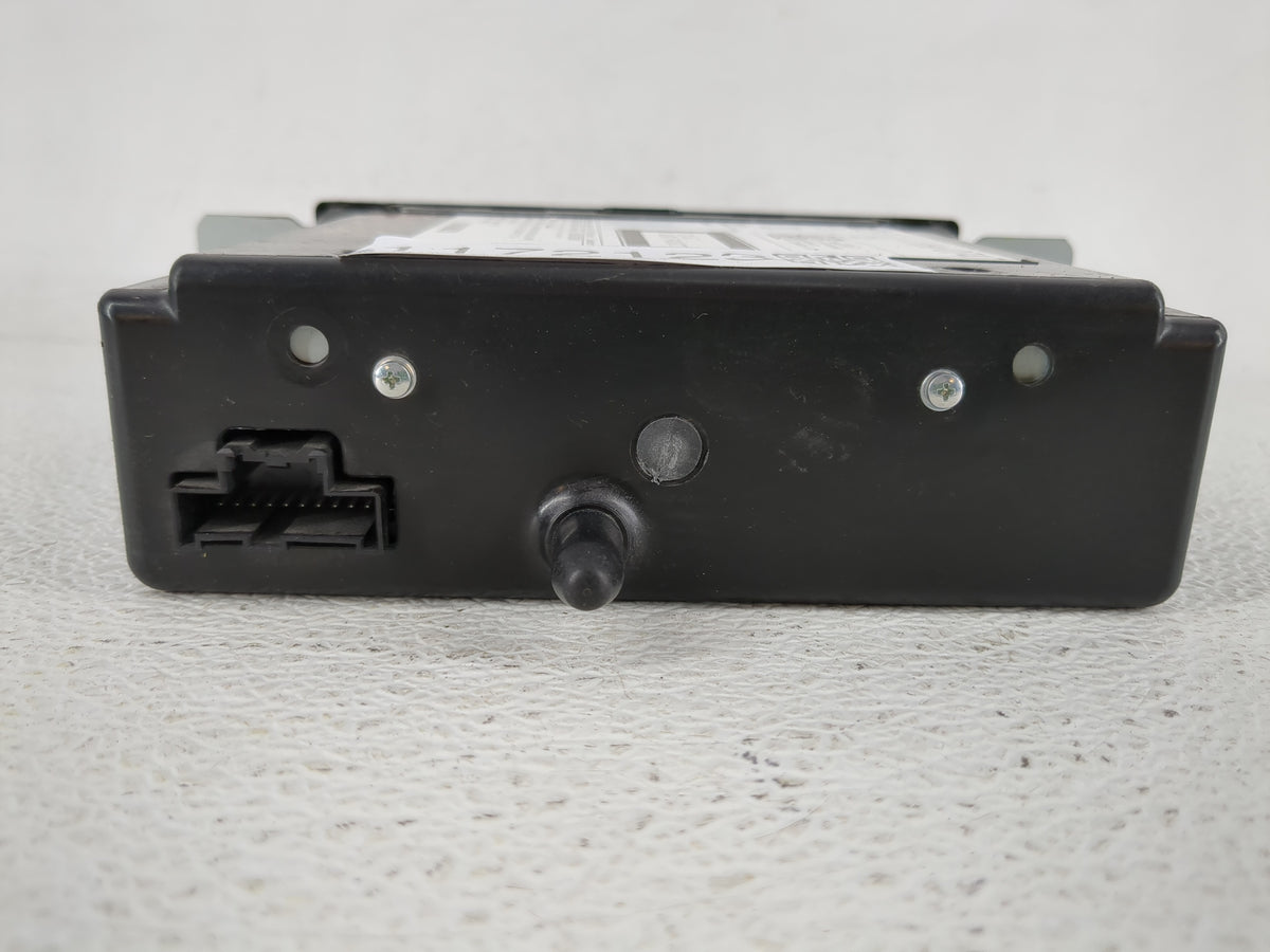 2015 Chevrolet Silverado 2500 Radio AM FM Cd Player Receiver Replacement P/N:13590747 Fits 2013 2014 OEM Used Auto Parts - O