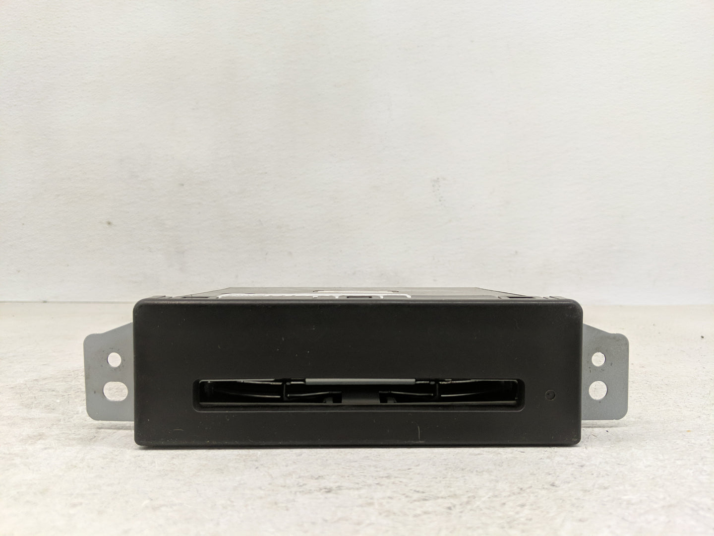 2015 Chevrolet Silverado 2500 Radio AM FM Cd Player Receiver Replacement P/N:13590747 Fits OEM Used Auto Parts - Oemusedauto