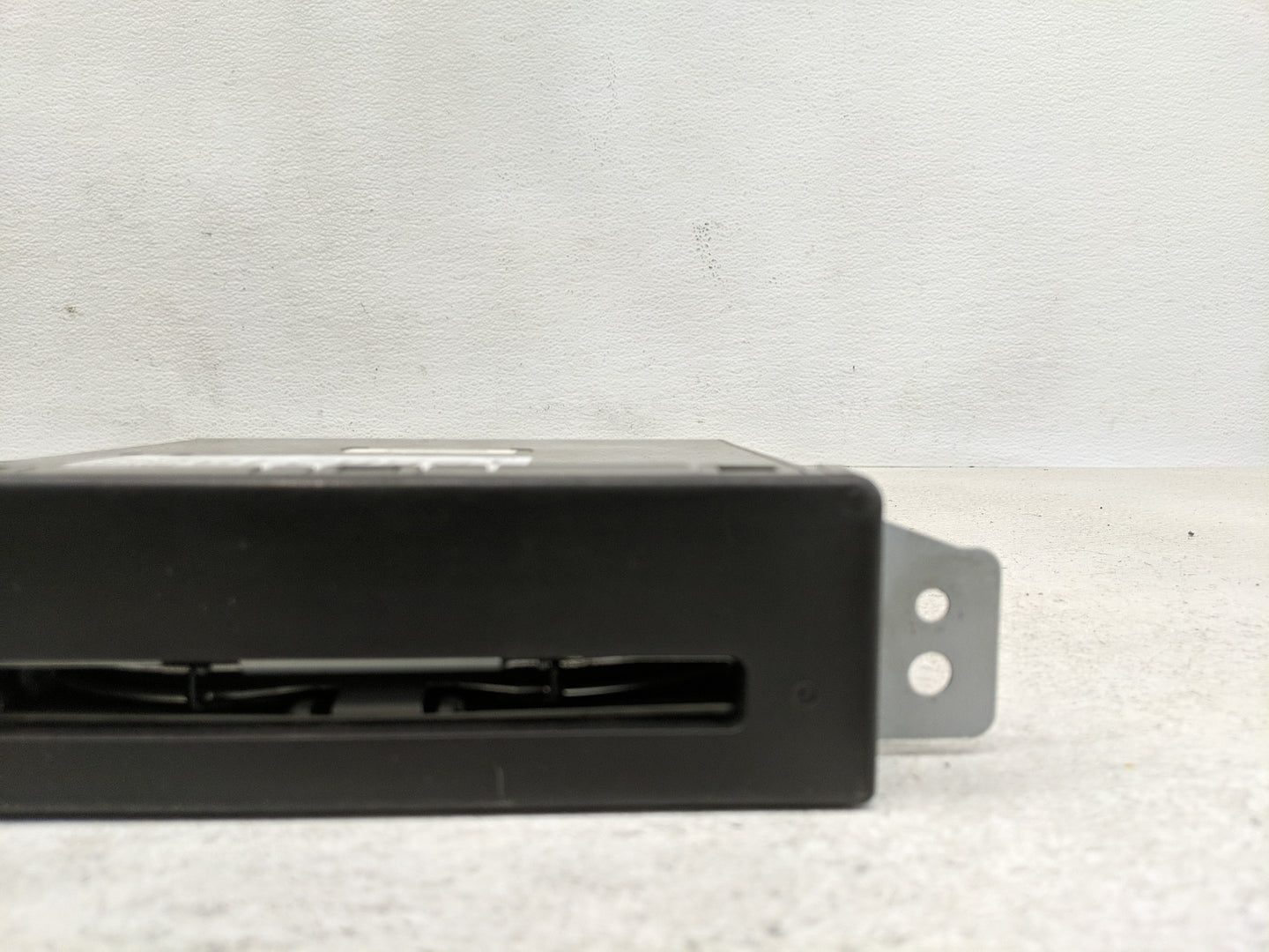 2015 Chevrolet Silverado 2500 Radio AM FM Cd Player Receiver Replacement P/N:13590747 Fits OEM Used Auto Parts - Oemusedauto