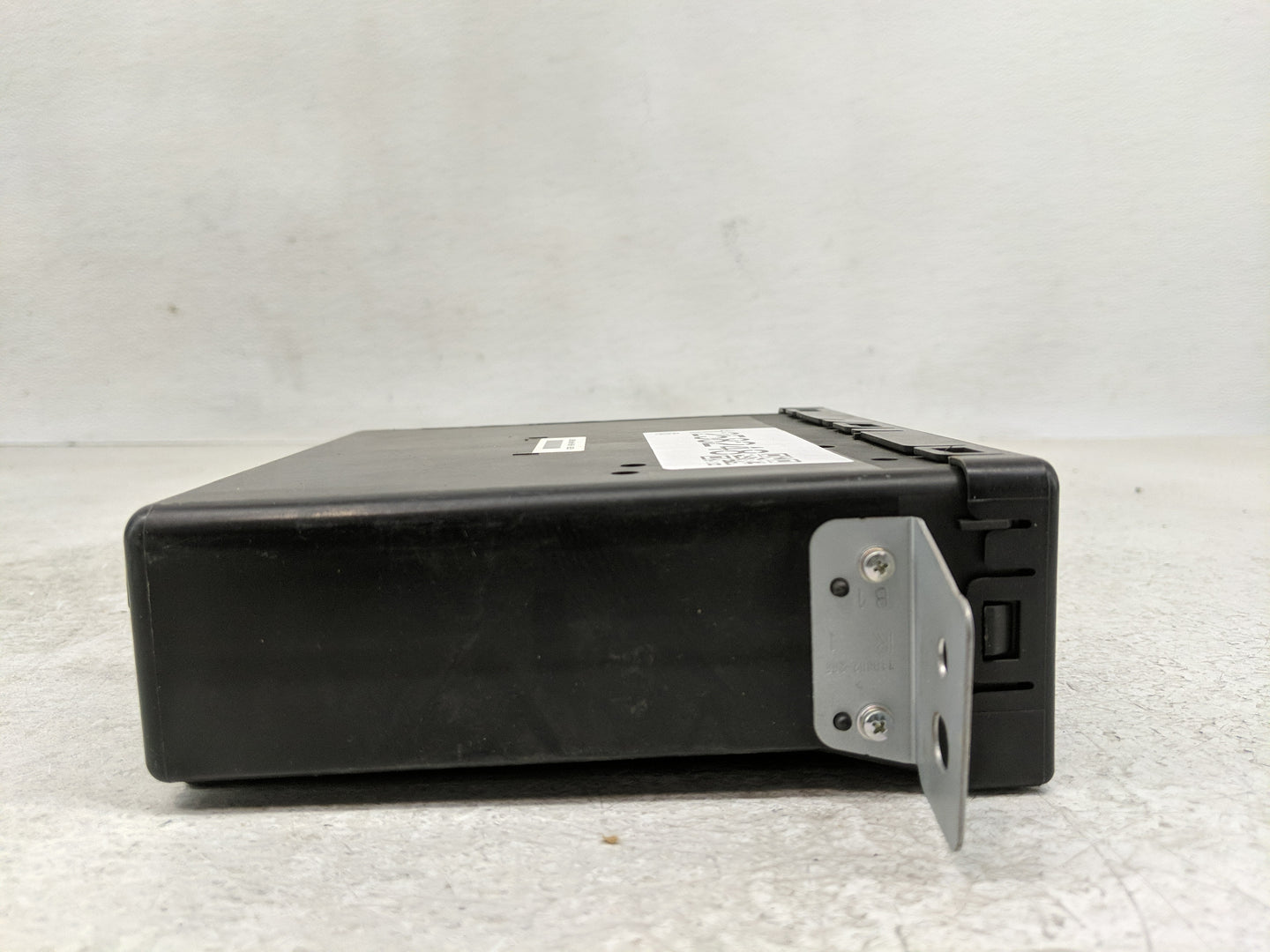 2015 Chevrolet Silverado 2500 Radio AM FM Cd Player Receiver Replacement P/N:13590747 Fits OEM Used Auto Parts - Oemusedauto