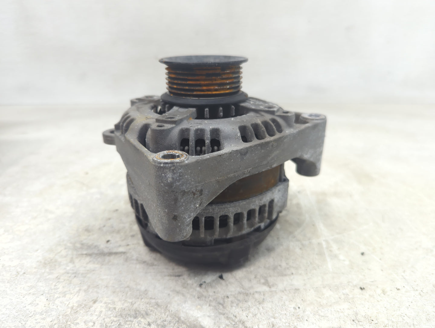 2015 Chevrolet Silverado 2500 Alternator Replacement Generator Charging Assembly Engine OEM P/N:104211-8351 23487088 Fits OE