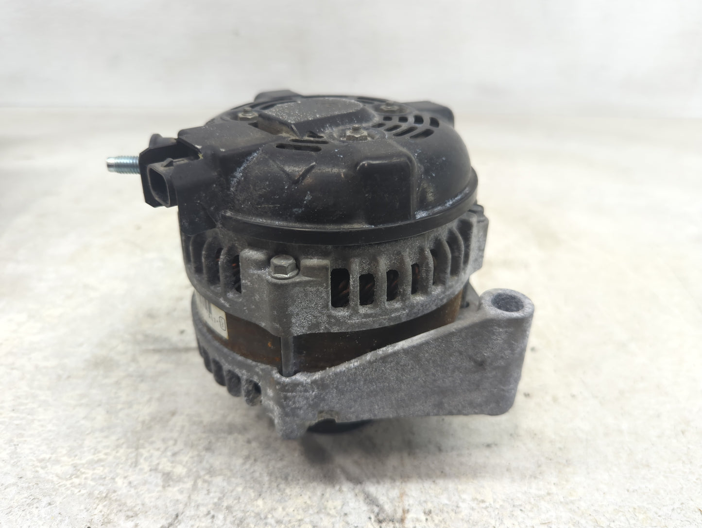 2015 Chevrolet Silverado 2500 Alternator Replacement Generator Charging Assembly Engine OEM P/N:104211-8351 23487088 Fits OE