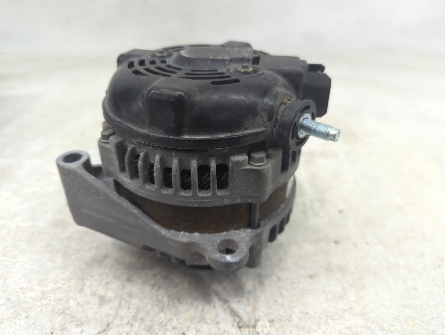 2015 Chevrolet Silverado 2500 Alternator Replacement Generator Charging Assembly Engine OEM P/N:104211-8351 23487088 Fits OE