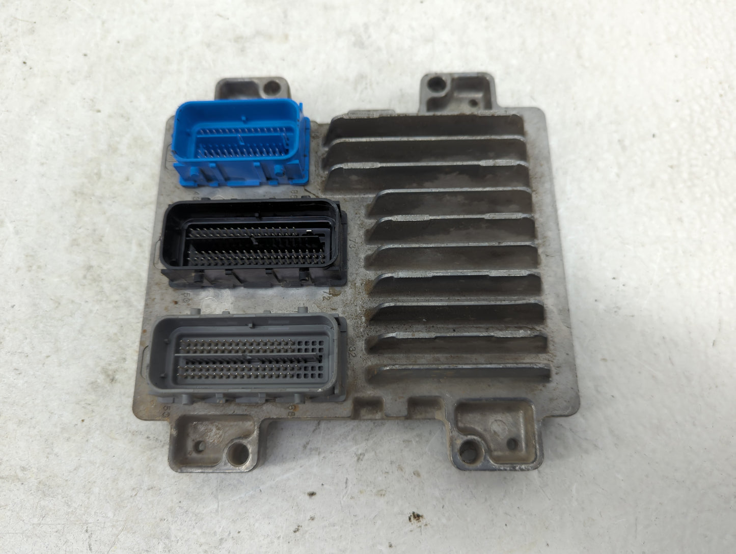 2015 Chevrolet Silverado 2500 PCM Engine Control Computer ECU ECM PCU OEM P/N:12669331 Fits Fits 2011 2012 2013 2014 2016 OE