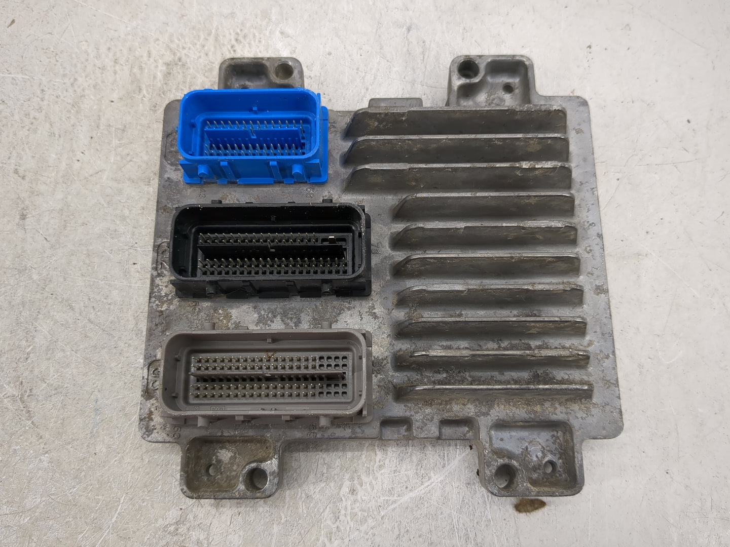 2015 Chevrolet Silverado 2500 PCM Engine Control Computer ECU ECM PCU OEM P/N:12663783 12643636 Fits Fits 2011 2012 2013 201