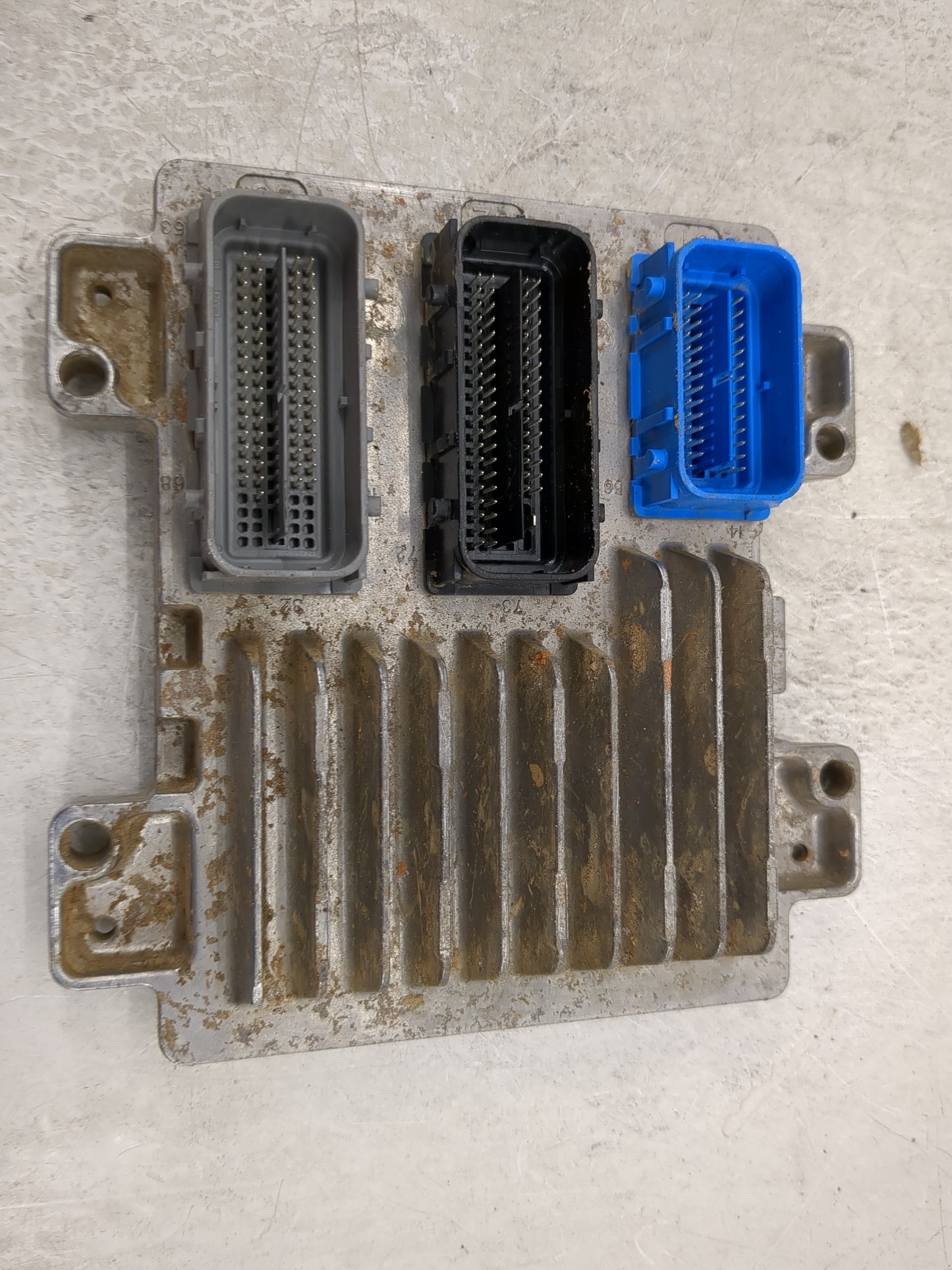 2015 Chevrolet Silverado 2500 PCM Engine Control Computer ECU ECM PCU OEM P/N:12669331 12668866 Fits Fits 2011 2012 2013 201