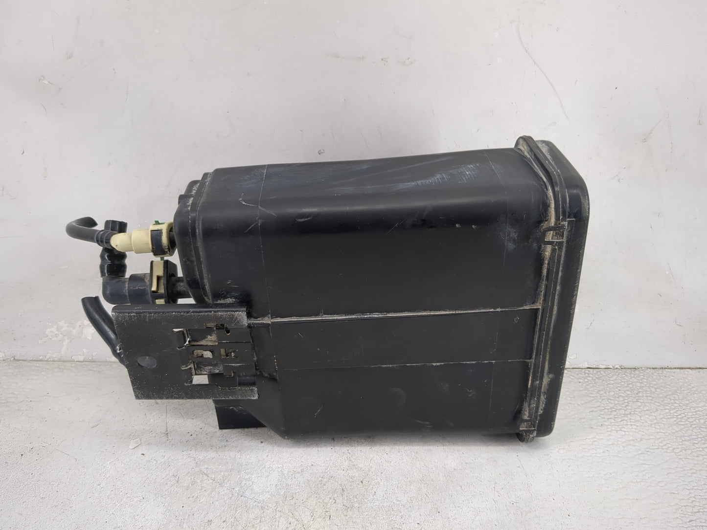 2015 Chevrolet Silverado 2500 Fuel Vapor Charcoal Canister 1477193 - Oemusedautoparts1.com