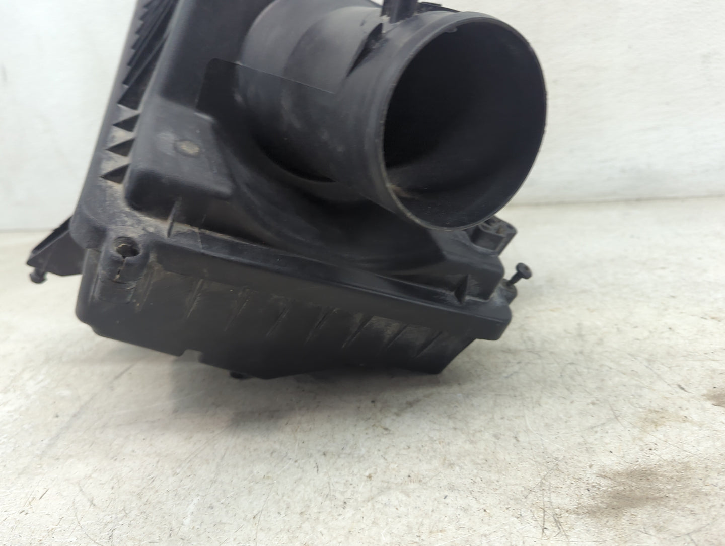 Chevrolet Silverado 2500 Air Cleaner Intake-duct Hose Tube - Oemusedautoparts1.com