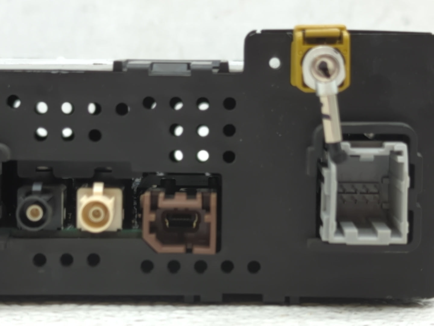 2015-2015 Chevrolet Silverado 2500 Am Fm Cd Player Radio Receiver - Oemusedautoparts1.com