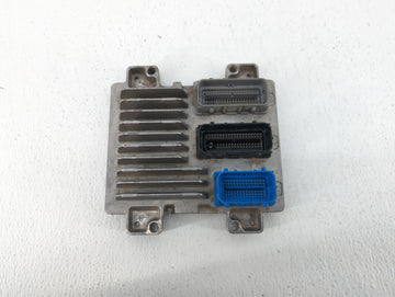 2015 Chevrolet Silverado 2500 PCM Engine Control Computer ECU ECM PCU OEM P/N:12668866 12669331 Fits OEM Used Auto Parts - O