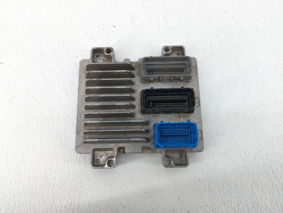 2015 Chevrolet Silverado 2500 PCM Engine Control Computer ECU ECM PCU OEM P/N:12668866 12669331 Fits Fits 2011 2012 OEM Used