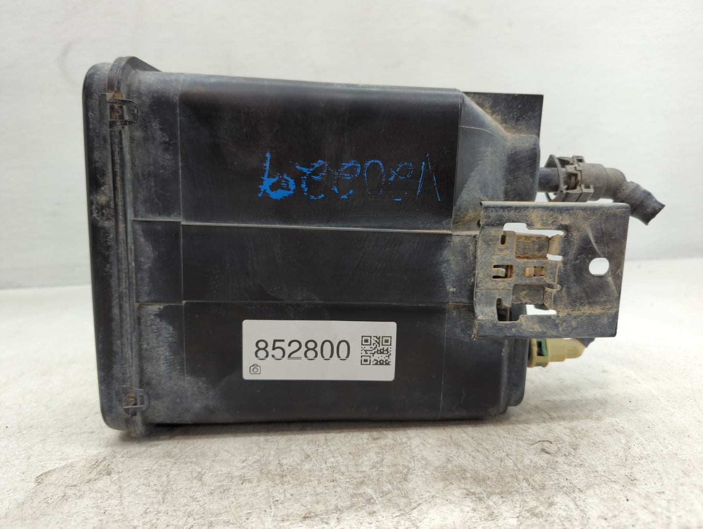 2015 Chevrolet Silverado 2500 Fuel Vapor Charcoal Canister 852800 - Oemusedautoparts1.com