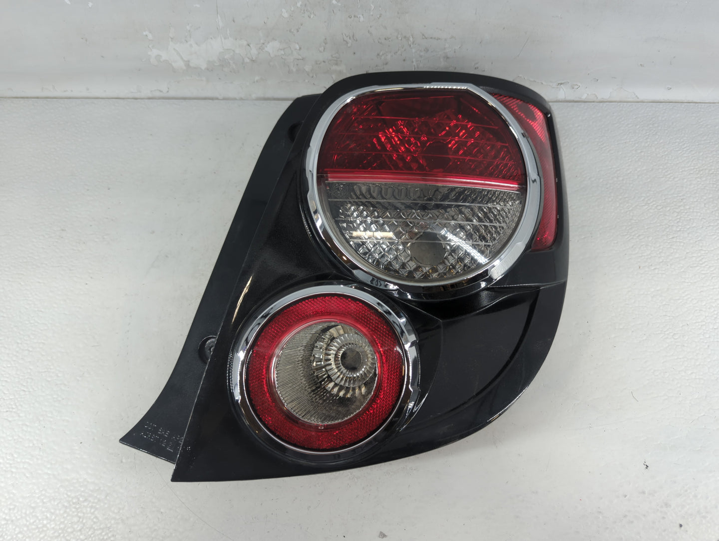 2012-2016 Chevrolet Sonic Tail Light Assembly Passenger Right OEM P/N:95470357 Fits Fits 2012 2013 2014 2015 2016 OEM Used A
