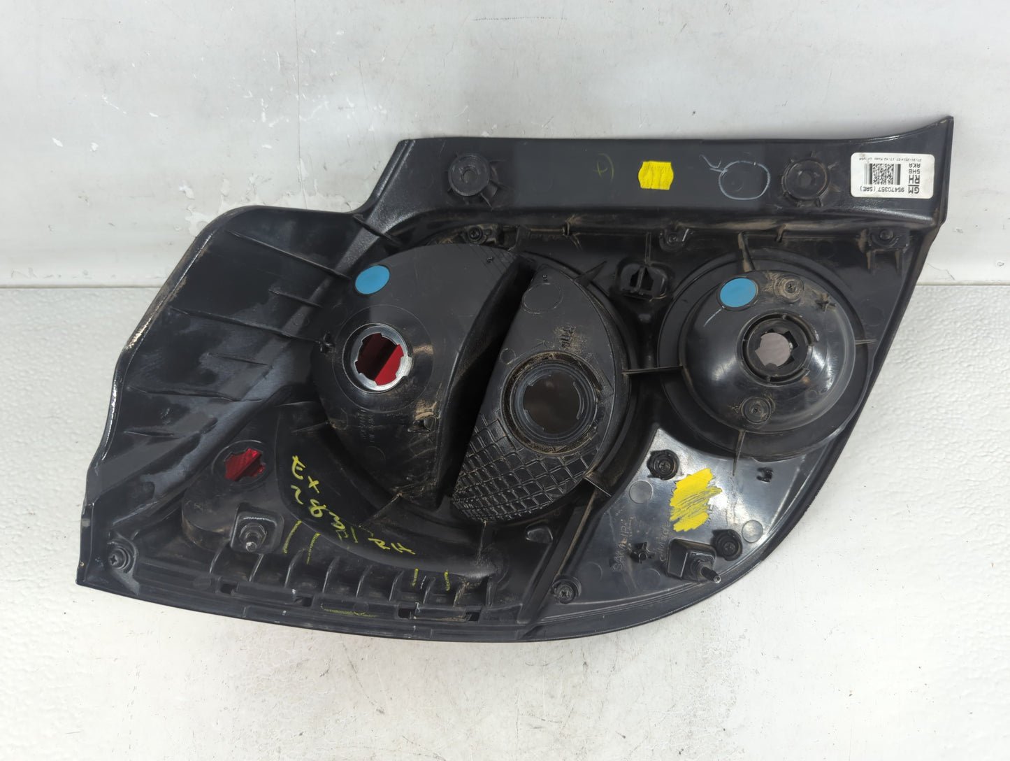 2012-2016 Chevrolet Sonic Tail Light Assembly Passenger Right OEM P/N:95470357 Fits Fits 2012 2013 2014 2015 2016 OEM Used A