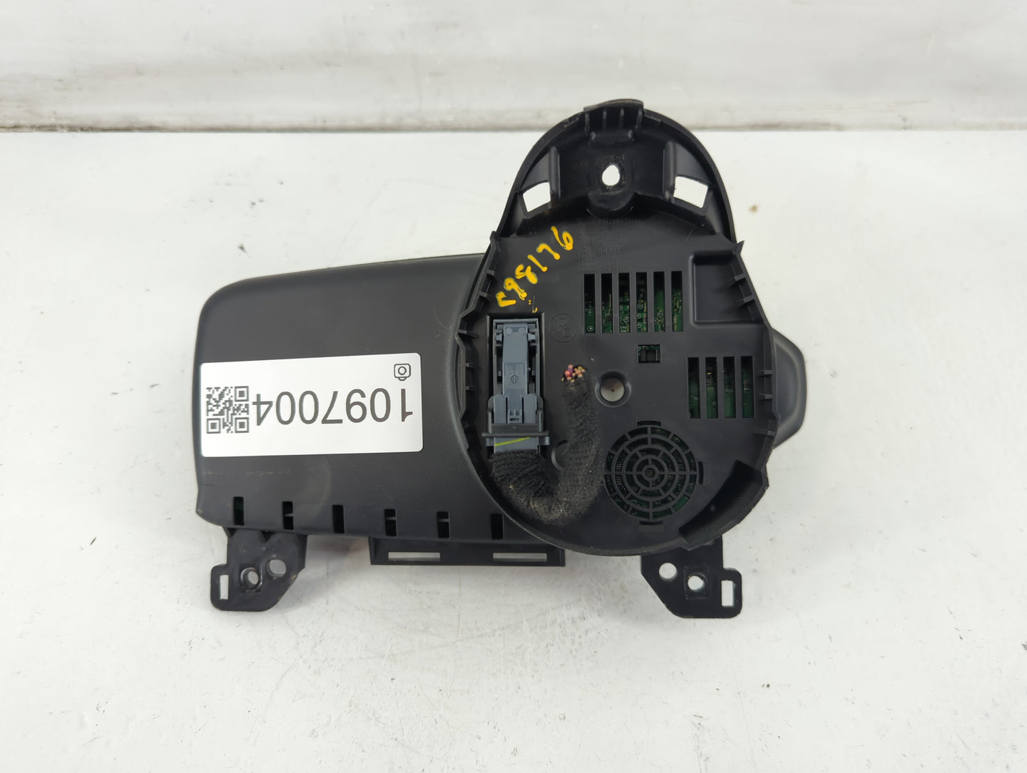 2015 Chevrolet Sonic Instrument Cluster Speedometer Gauges P/N:95271786 Fits OEM Used Auto Parts - Oemusedautoparts1.com
