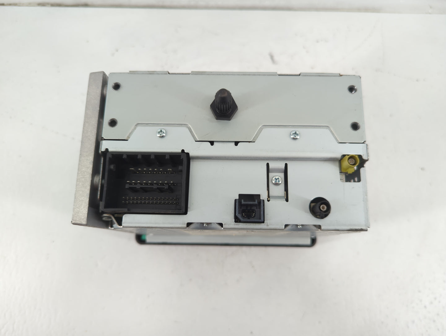 2015-2016 Chevrolet Sonic Radio AM FM Cd Player Receiver Replacement P/N:94522488 Fits Fits 2015 2016 OEM Used Auto Parts - 