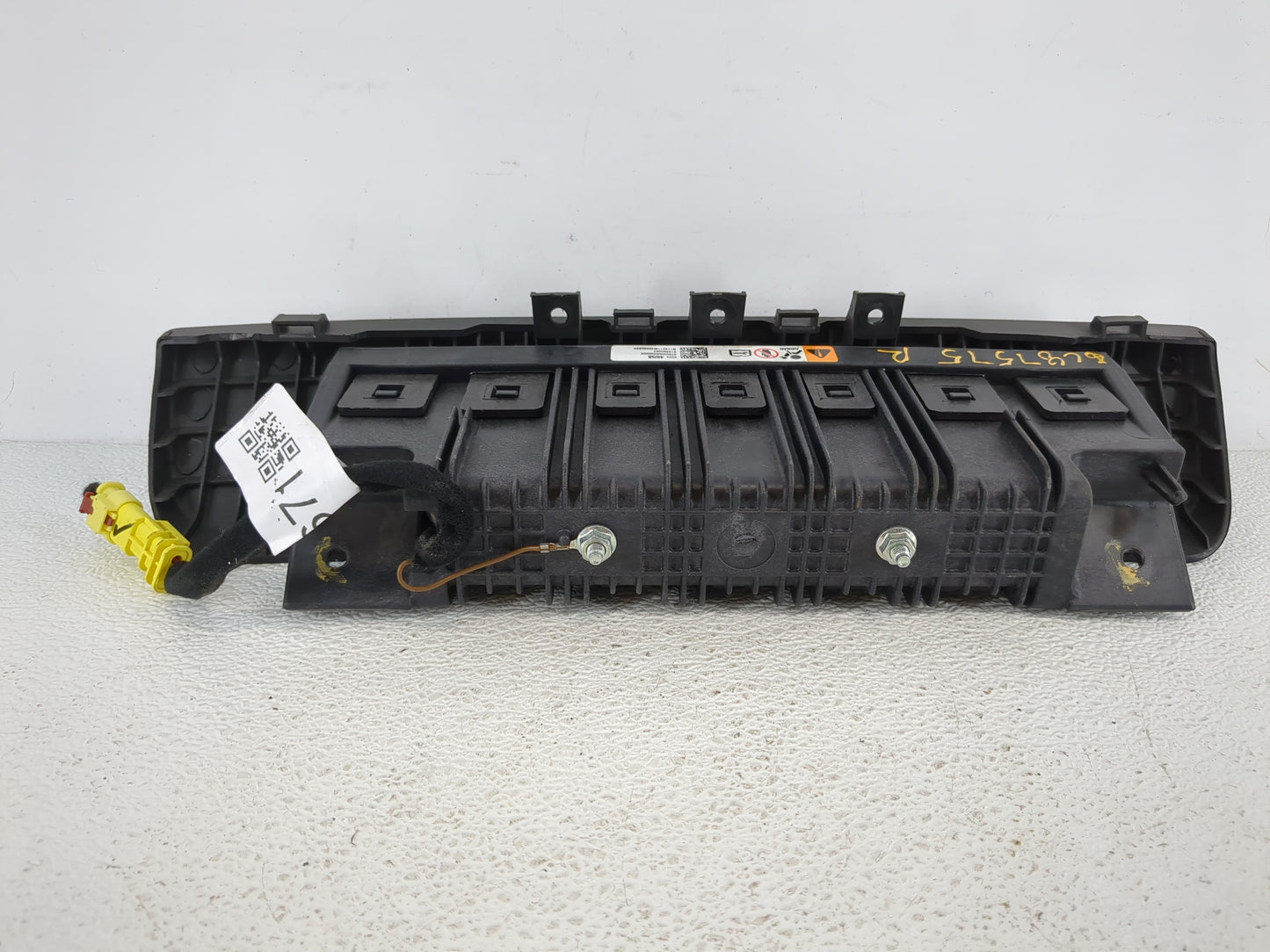 2012-2019 Chevrolet Sonic Air Bag Driver Left Knee OEM P/N:95934658 Fits Fits 2012 2013 2014 2015 2016 2017 2018 2019 OEM Us
