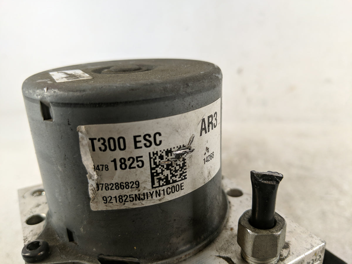 2015-2016 Chevrolet Sonic Anti-Lock Brake ABS Pump Module Actuator OEM P/N:94781825 Fits Fits 2015 2016 OEM Used Auto Parts 