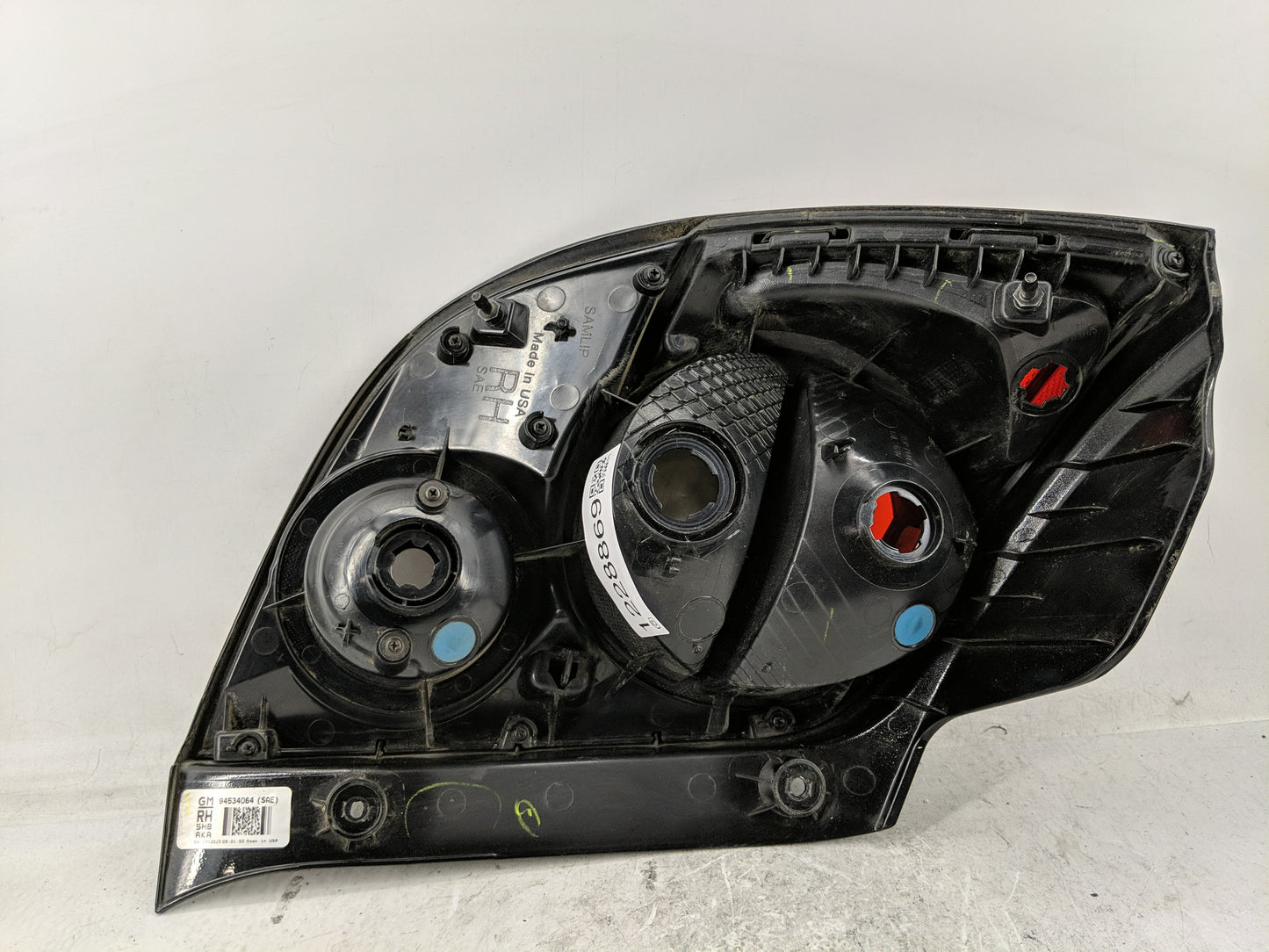 2012-2016 Chevrolet Sonic Tail Light Assembly Passenger Right OEM P/N:94534064 Fits Fits 2012 2013 2014 2015 2016 OEM Used A