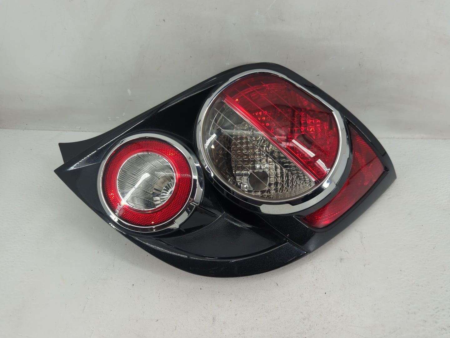 2012-2016 Chevrolet Sonic Tail Light Assembly Passenger Right OEM P/N:94534064 Fits Fits 2012 2013 2014 2015 2016 OEM Used A