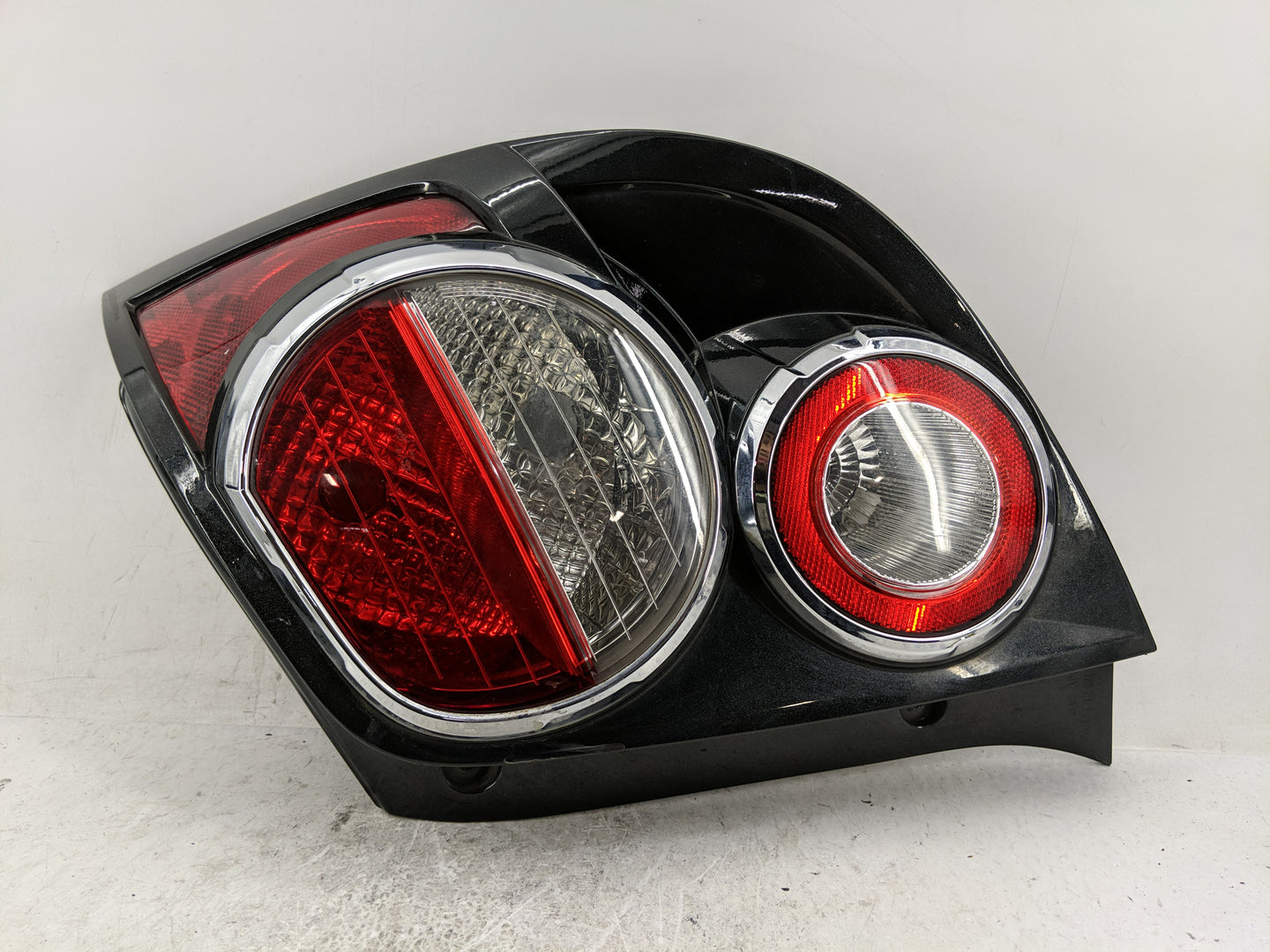 2012-2016 Chevrolet Sonic Tail Light Assembly Passenger Right OEM P/N:94534064 Fits Fits 2012 2013 2014 2015 2016 OEM Used A