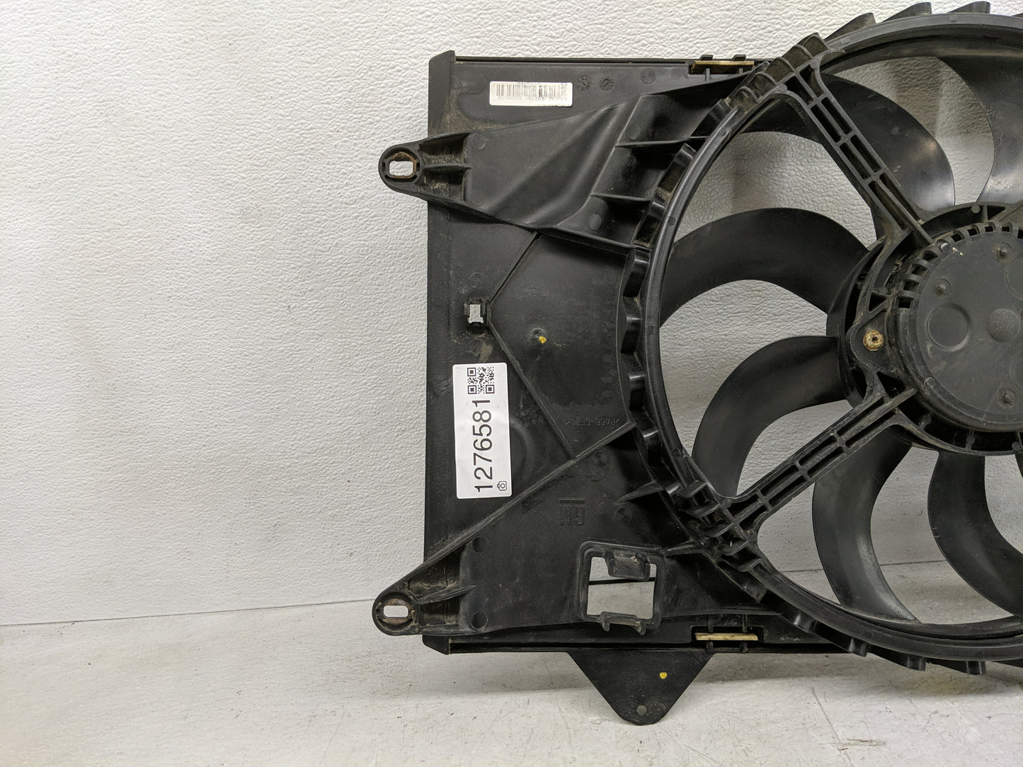 2014-2015 Chevrolet Sonic Electric Radiator Cooling Fan Motor Assembly P/N:8D2640000 Fits Fits 2014 2015 OEM Used Auto Parts