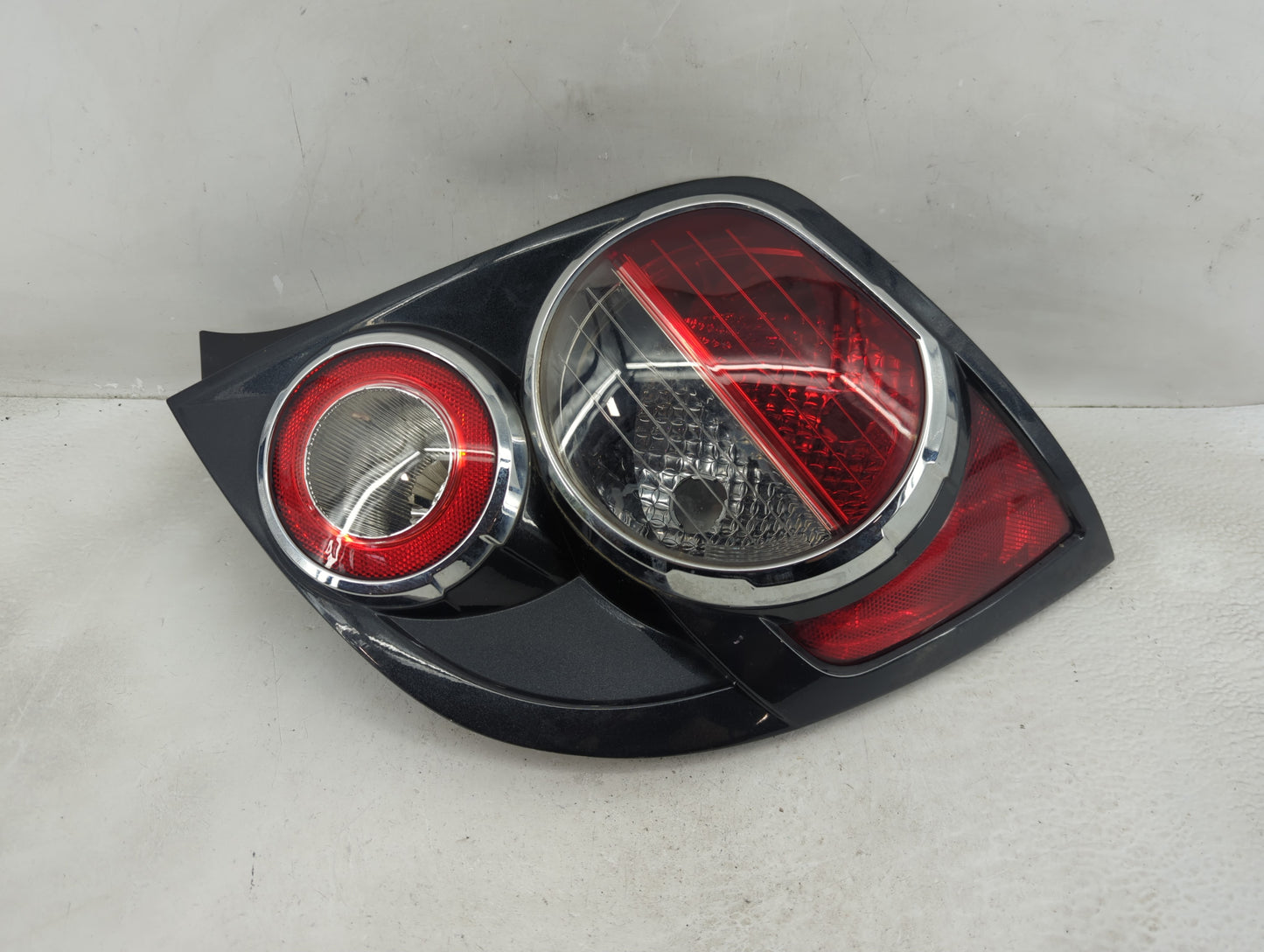 2012-2016 Chevrolet Sonic Tail Light Assembly Passenger Right OEM P/N:95470357 Fits Fits 2012 2013 2014 2015 2016 OEM Used A