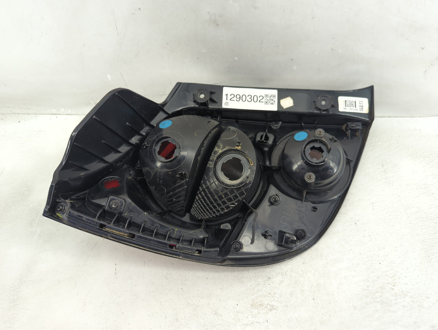 2012-2016 Chevrolet Sonic Tail Light Assembly Passenger Right OEM P/N:95470357 Fits Fits 2012 2013 2014 2015 2016 OEM Used A