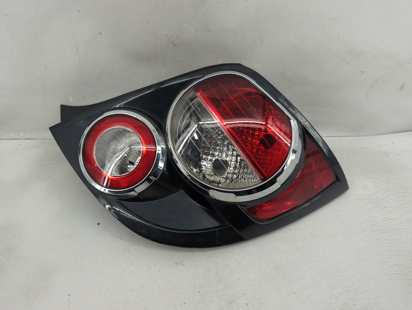 2012-2016 Chevrolet Sonic Tail Light Assembly Passenger Right OEM P/N:42407869 Fits Fits 2012 2013 2014 2015 2016 OEM Used A