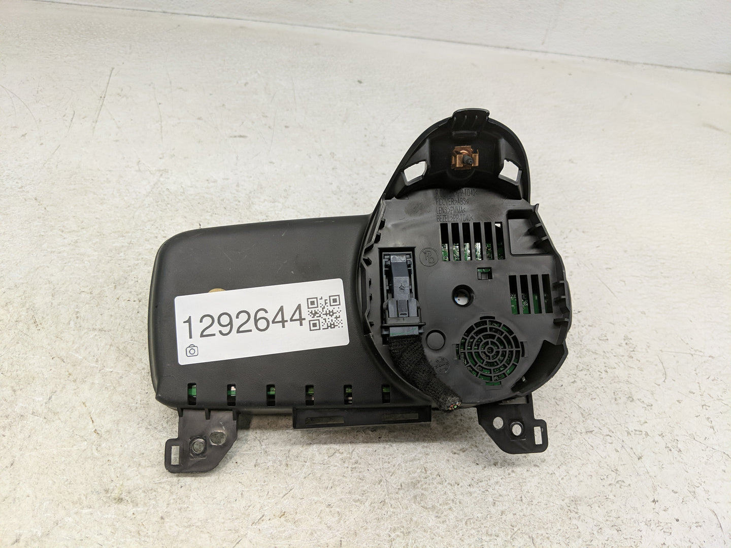 2015 Chevrolet Sonic Instrument Cluster Speedometer Gauges P/N:95271786 Fits OEM Used Auto Parts - Oemusedautoparts1.com
