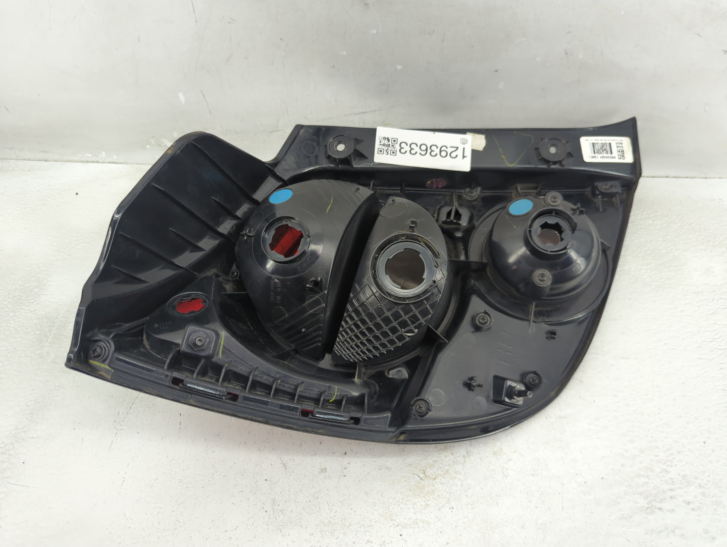 2012-2016 Chevrolet Sonic Tail Light Assembly Passenger Right OEM P/N:94534064 42407869 Fits Fits 2012 2013 2014 2015 2016 O