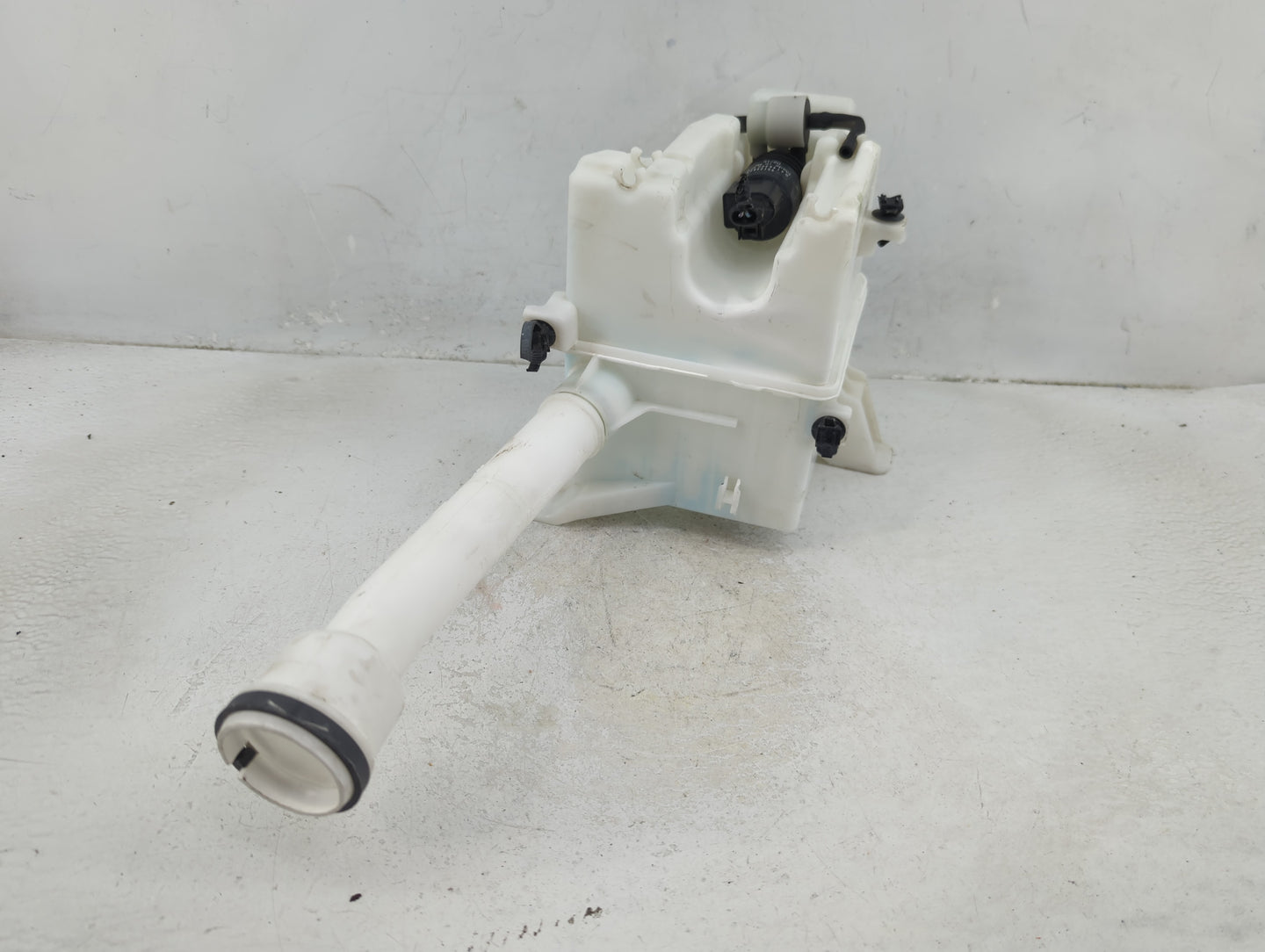 2012-2019 Chevrolet Sonic Windshield Washer Fluid Reservoir Bottle Oem - Oemusedautoparts1.com