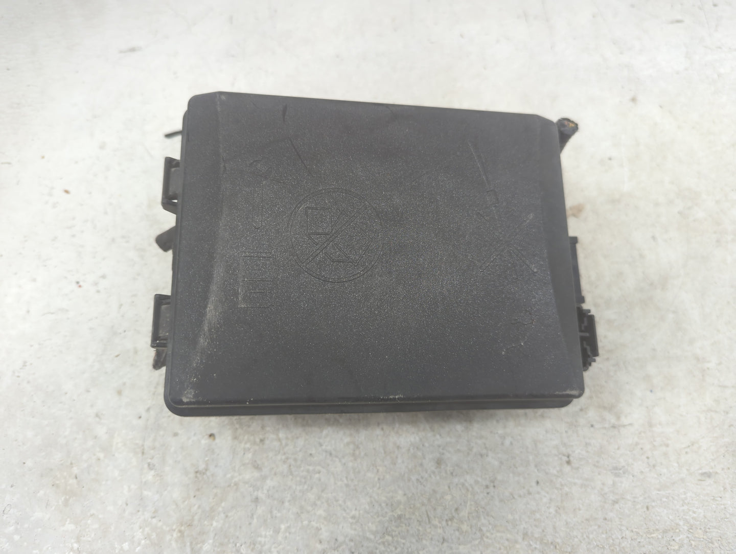 2012-2016 Chevrolet Sonic Fusebox Fuse Box Panel Relay Module P/N:95383539 Fits Fits 2012 2013 2014 2015 2016 OEM Used Auto 