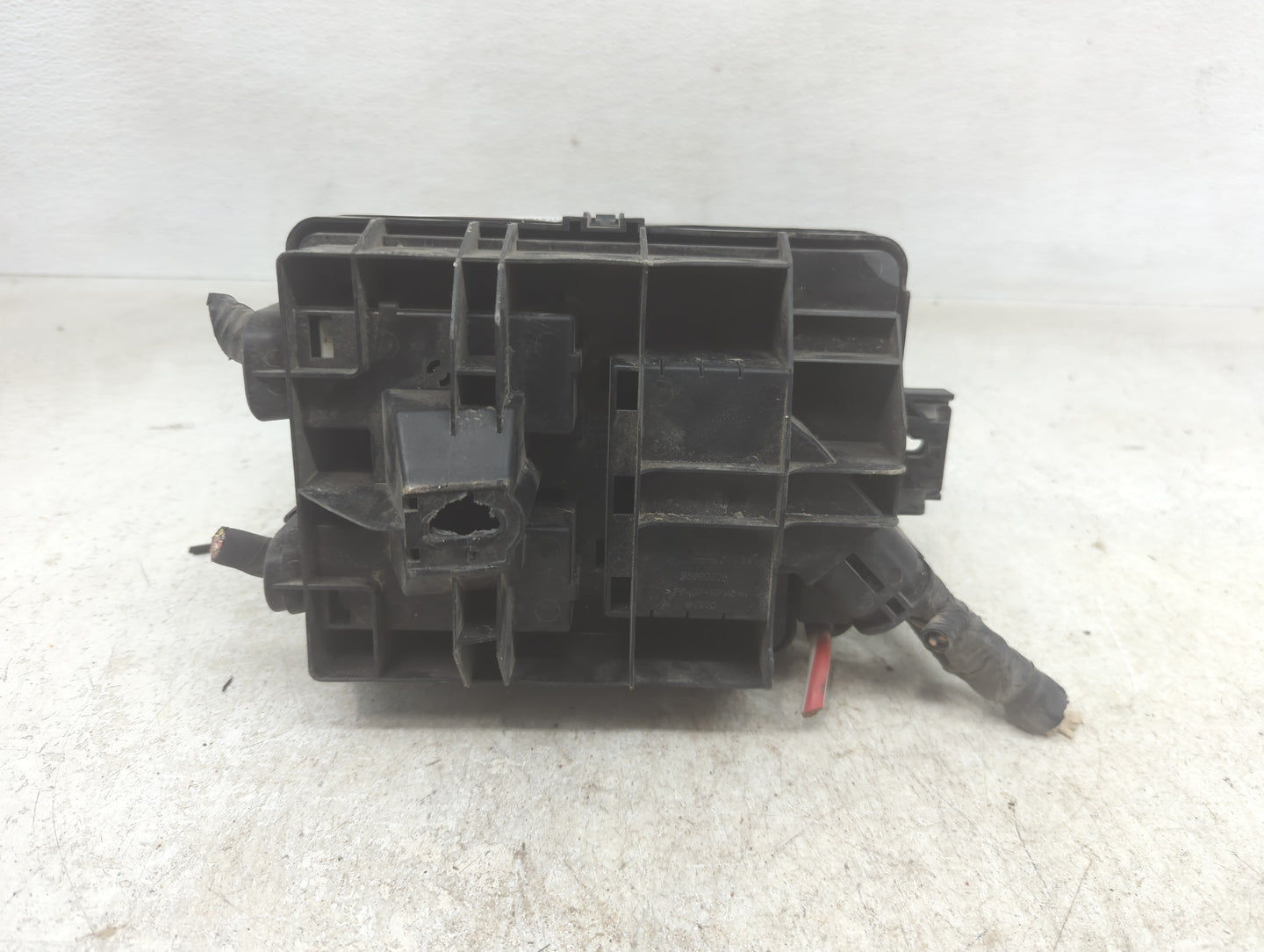 2012-2016 Chevrolet Sonic Fusebox Fuse Box Panel Relay Module P/N:95383539 Fits Fits 2012 2013 2014 2015 2016 OEM Used Auto 