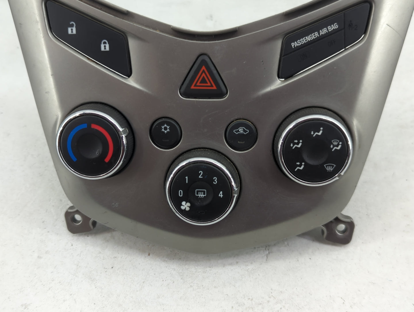 2015-2016 Chevrolet Sonic Climate Control Module Temperature AC/Heater Replacement P/N:94781800 3239800000000X Fits Fits 201