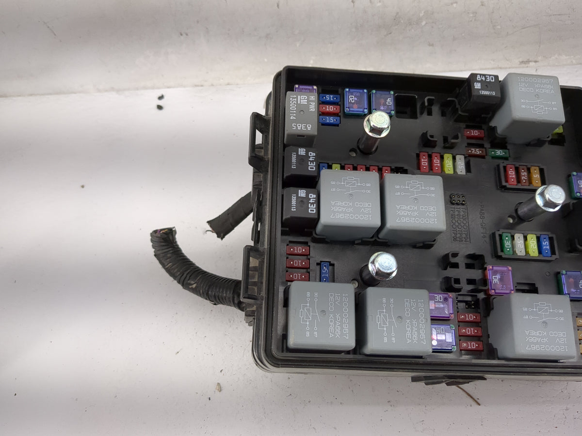 2013-2016 Chevrolet Sonic Fusebox Fuse Box Panel Relay Module P/N:95383540 Fits Fits 2013 2014 2015 2016 OEM Used Auto Parts